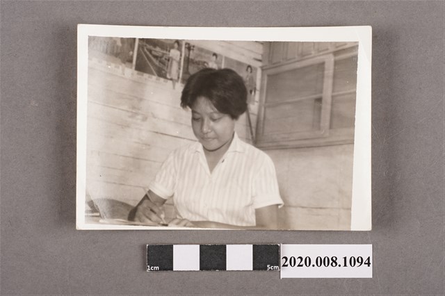 女子獨照 (共2張)