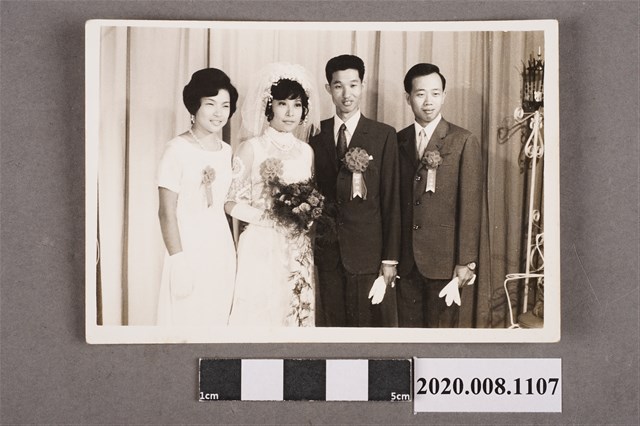 與新人團體合照 (共2張)