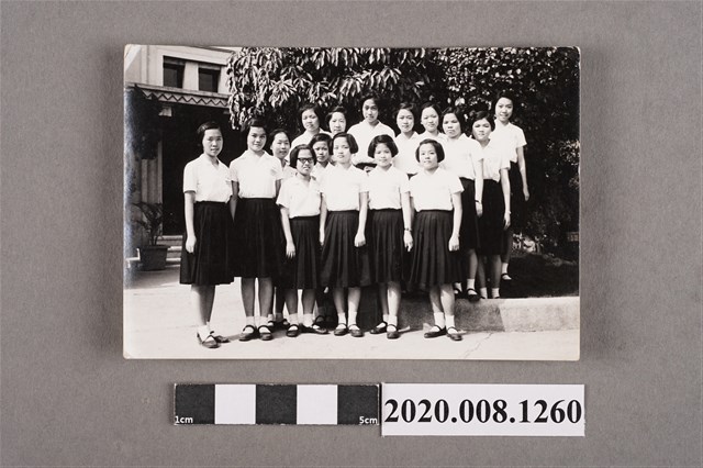 女子團體合照 (共2張)
