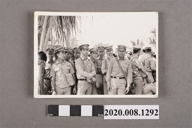 多名學生合照 (共2張)