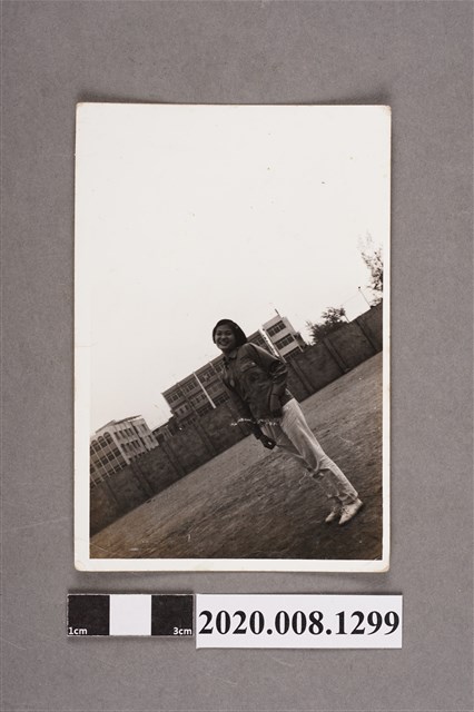 女子獨照 (共2張)