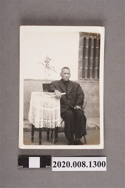 男子坐像照 (共2張)