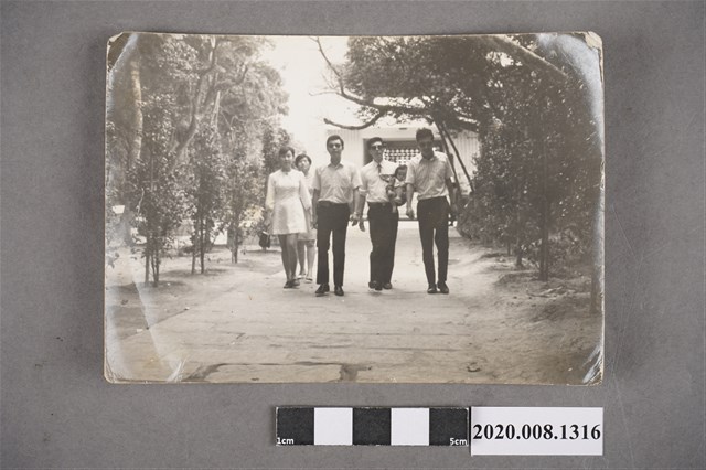 6人行進時合照 (共2張)