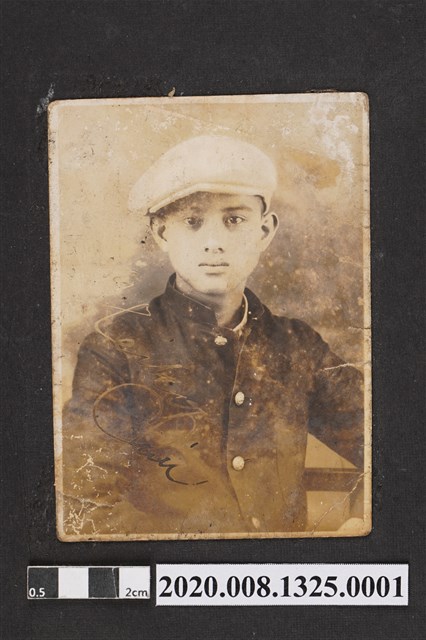 男子獨照 (共2張)