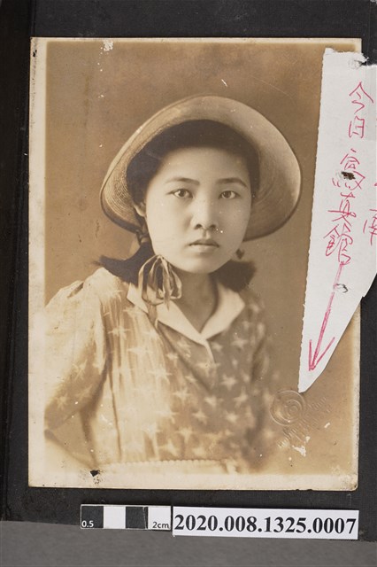 女子獨照 (共2張)