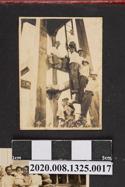 7名男子合照 (共2張)