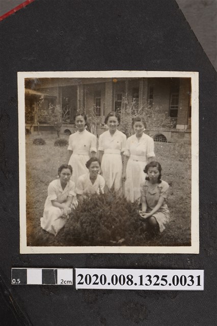 6名女子合照 (共2張)