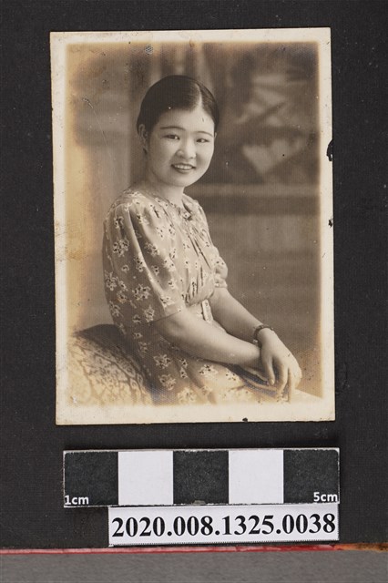 女子獨照 (共2張)