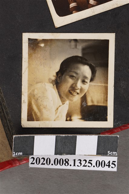 女子獨照 (共2張)