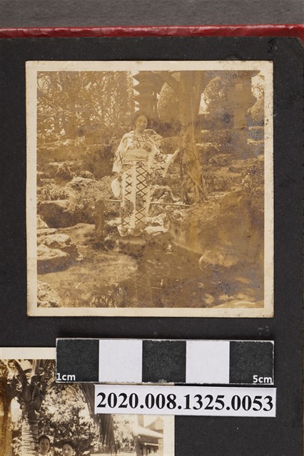 和服女子獨照 (共2張)