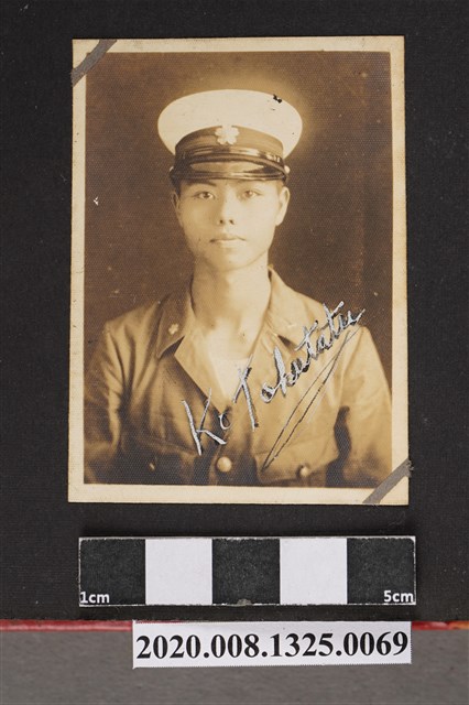 男子獨照 (共2張)