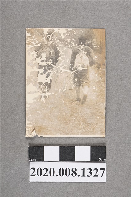 兩名男子走路照 (共2張)