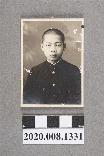 男子獨照 (共2張)