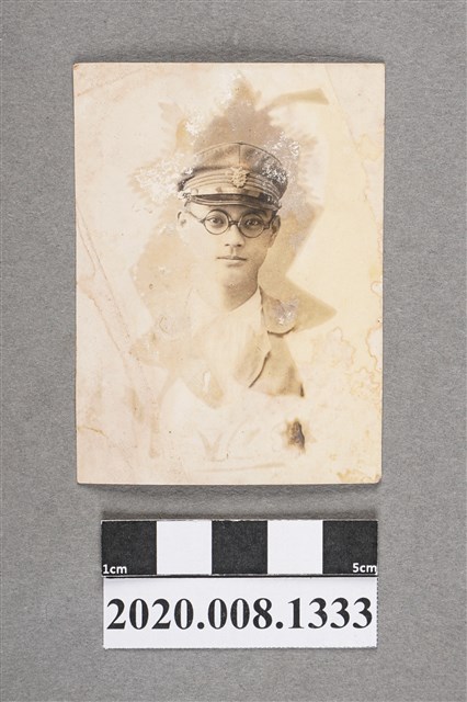 男子獨照 (共2張)