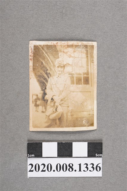 男子獨照 (共2張)