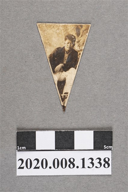 男子獨照 (共2張)