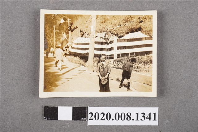 男童獨照 (共2張)