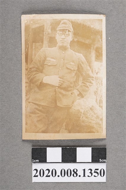 男子獨照 (共2張)