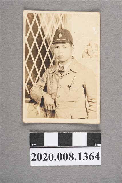 男子獨照 (共2張)