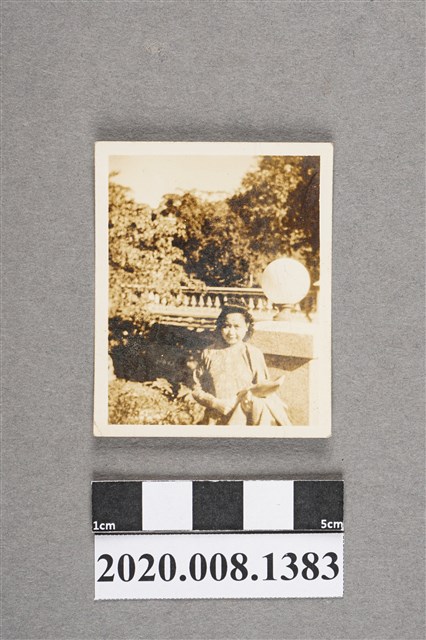 女子獨照 (共2張)