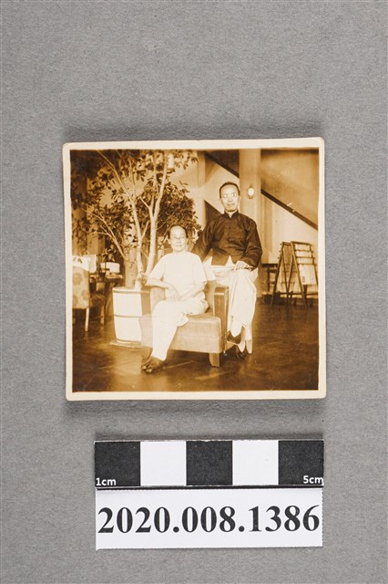 2名男女合照 (共2張)