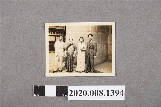 4名男女合照 (共2張)