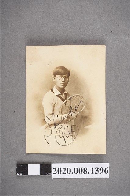 男子獨照 (共2張)