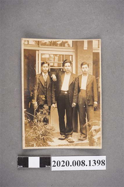 3名男子合照 (共2張)