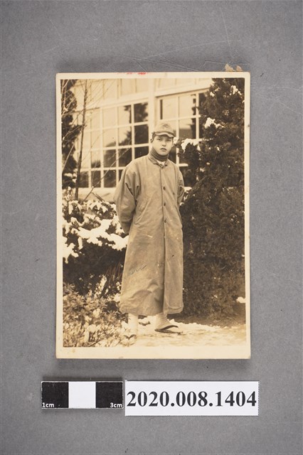 男子獨照 (共2張)