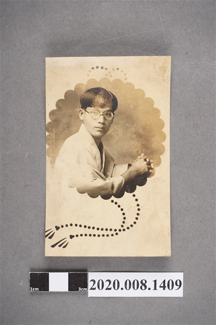 男子獨照 (共2張)