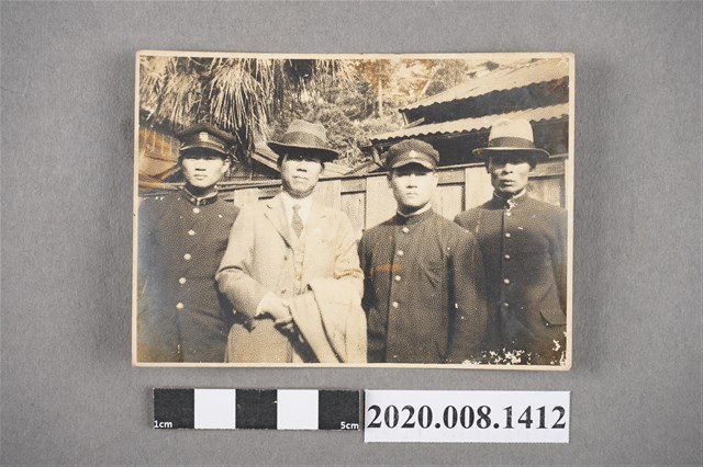 4名男子合照 (共2張)