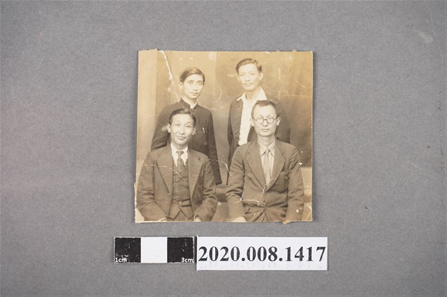 4名男子合照 (共2張)