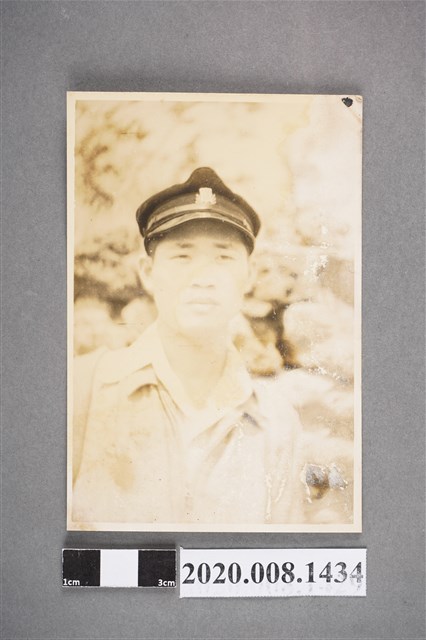 男子獨照 (共2張)