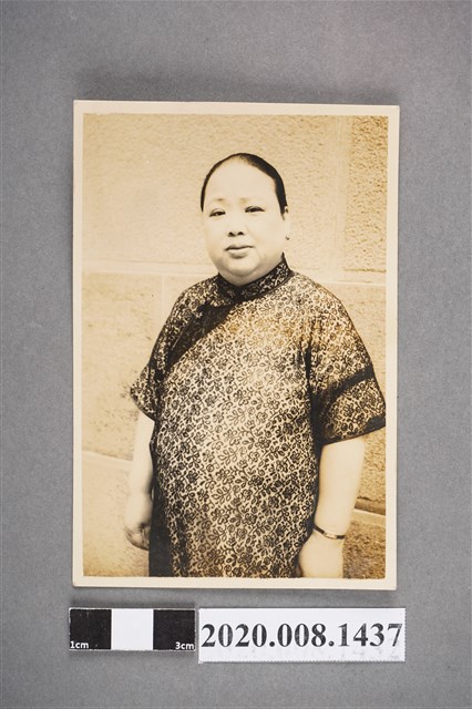 女子獨照 (共2張)