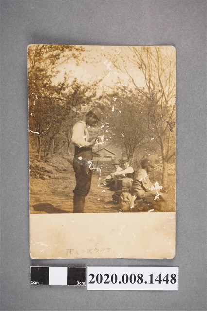 男子站立照 (共2張)