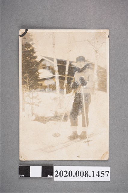 男子滑雪獨照 (共2張)