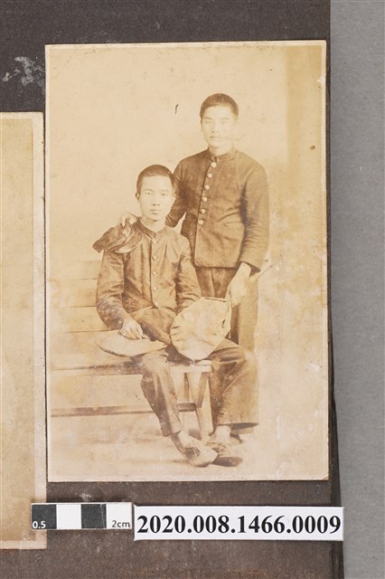 2名男子獨照 (共2張)