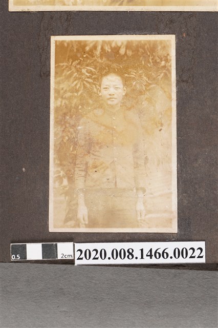 男子獨照 (共2張)