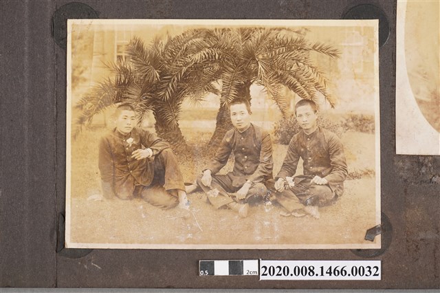3名男子合照 (共2張)