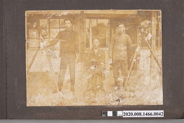 3名男子合照 (共2張)