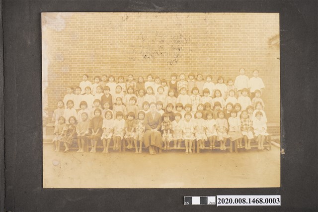 女童團體照 (共1張)