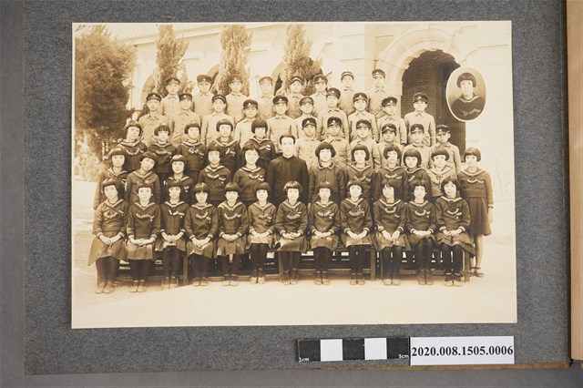 學生與老師團體照 (共2張)