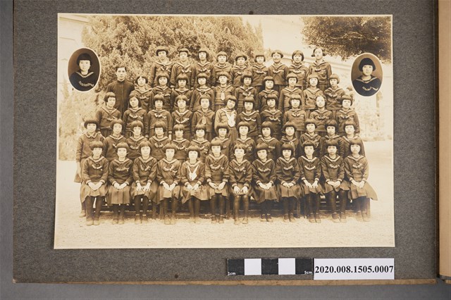 學生與老師團體照 (共2張)