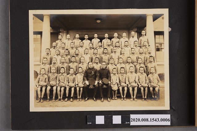 6年1班團體照 (共3張)