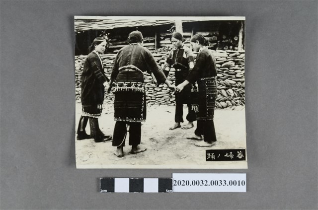 原住民婦女跳舞照片 (共3張)