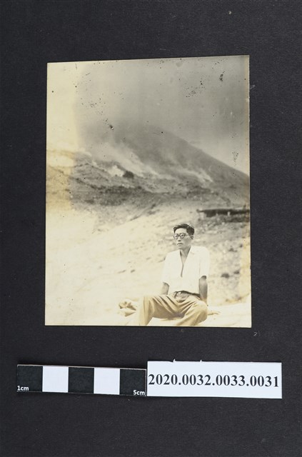 一名男子獨照 (共2張)