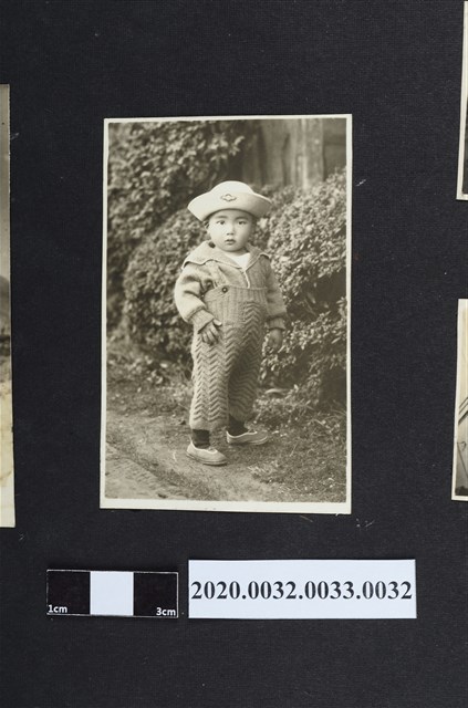 一名孩童獨照 (共2張)