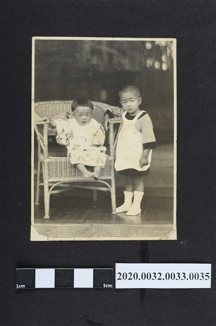 兩名孩童合照 (共2張)