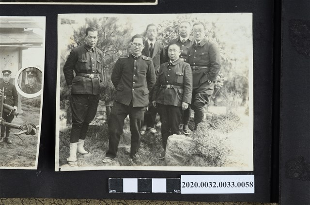 六名男子合影 (共2張)