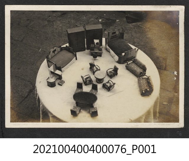 糊紙傢俱 (共1張)